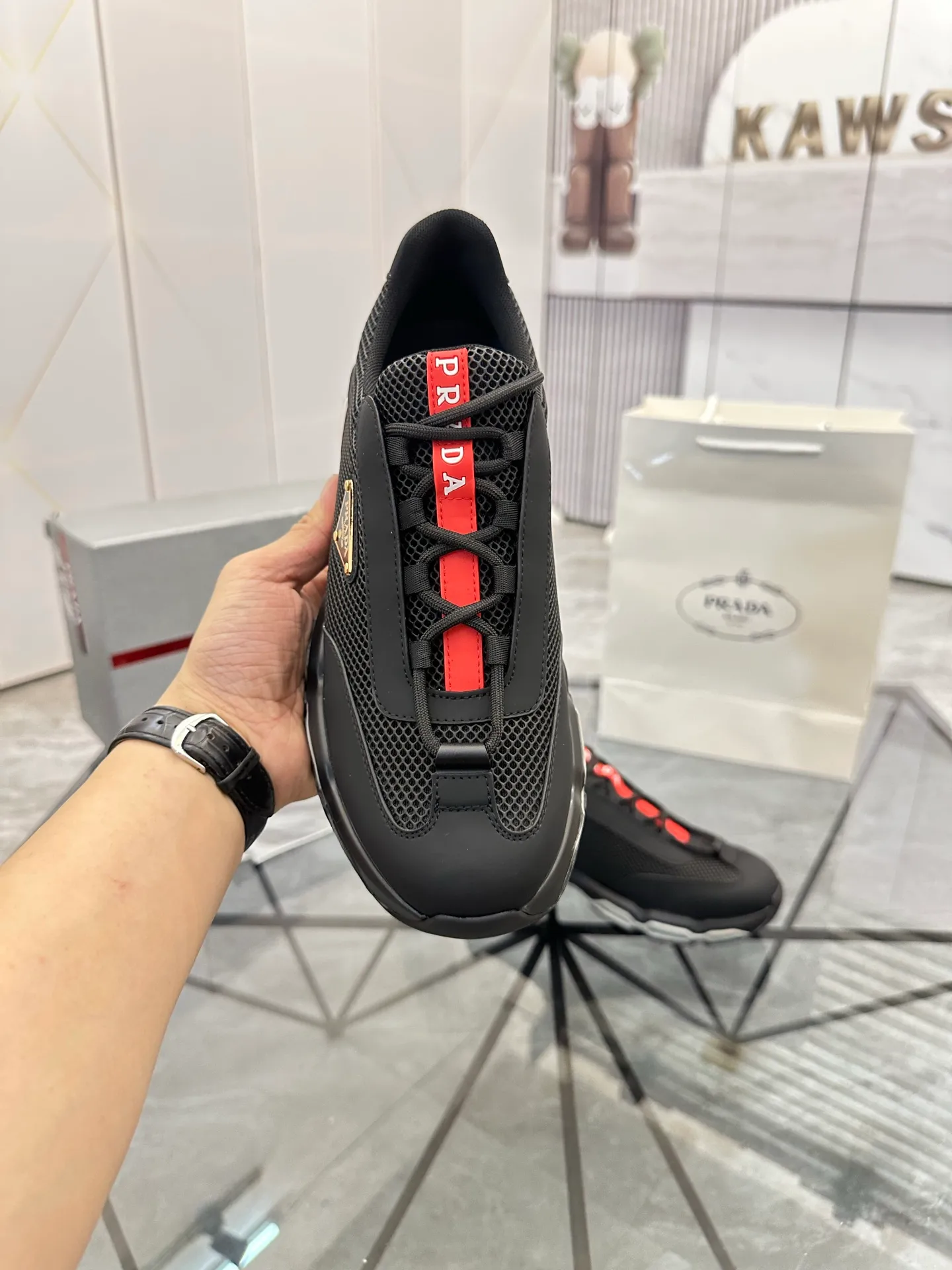 Men's shoes for sale 💰: 💰P660¥ High-end top quality Product trademark: Prada *"Prada*" low-top casual shoes Regular size: 38-45 (can be customized to 46) Product materials: Upper imported first-layer cowhide spliced ​​with original fabric, breathable lining, cowhide foot pads, original air cushion outsole. No.: 001